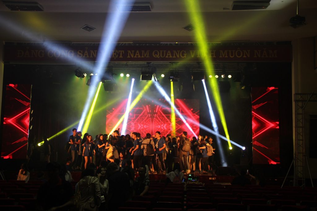   Bán đèn sân khấu tại Vĩnh Phúc / Công ty Nguyễn An bán áng sáng 